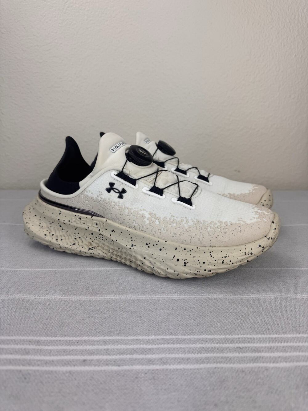Under Armour UA SlipSpeed Mega Running Sneaker White Sandstorm Black M 8/W 9.5